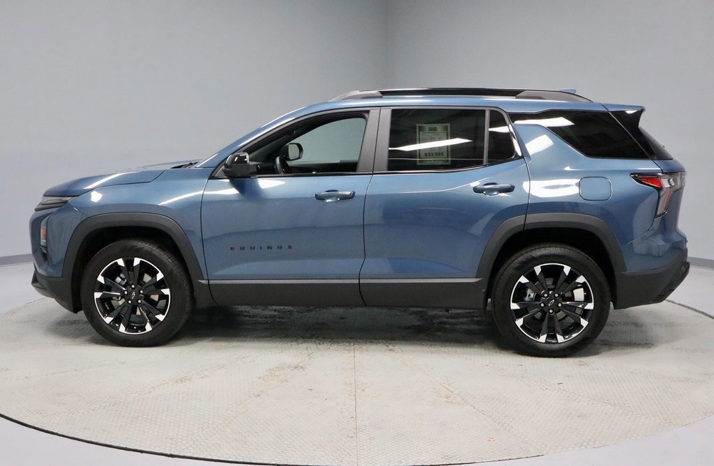 Used 2025 Chevrolet Equinox RS w/ Safety and Technology Package image 2