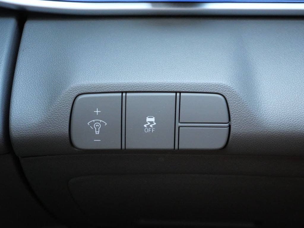 Used 2025 Hyundai Elantra SEL FWD image 25