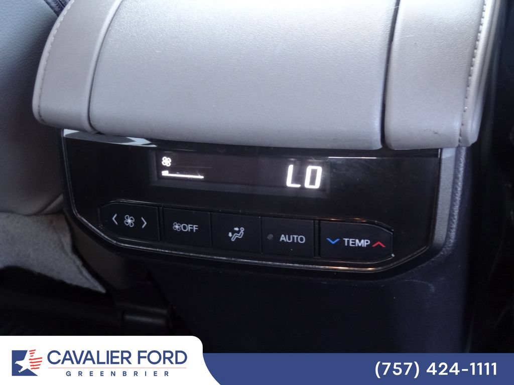 Used 2022 Toyota Highlander XLE AWD/4WD image 12