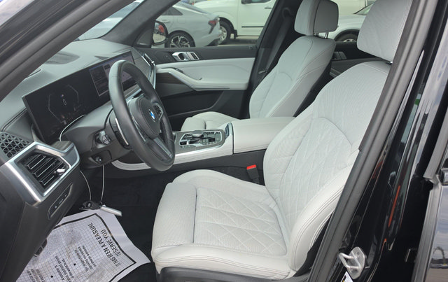 Used 2024 BMW X7 xDrive40i w/ M Sport Package AWD/4WD image 5