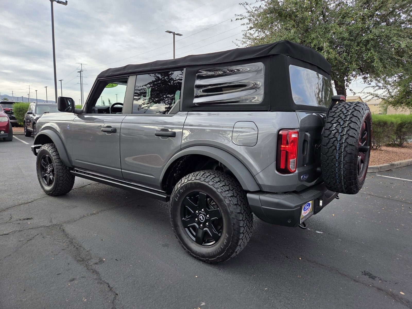 Certified 2021 Ford Bronco Black Diamond image 3