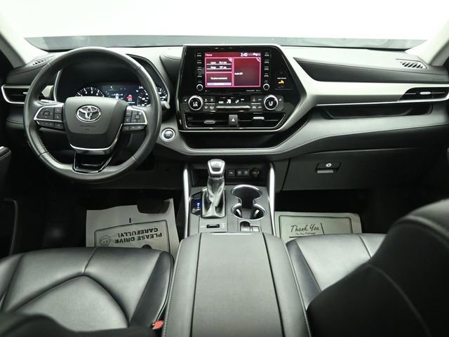 Used 2021 Toyota Highlander XLE AWD/4WD image 38