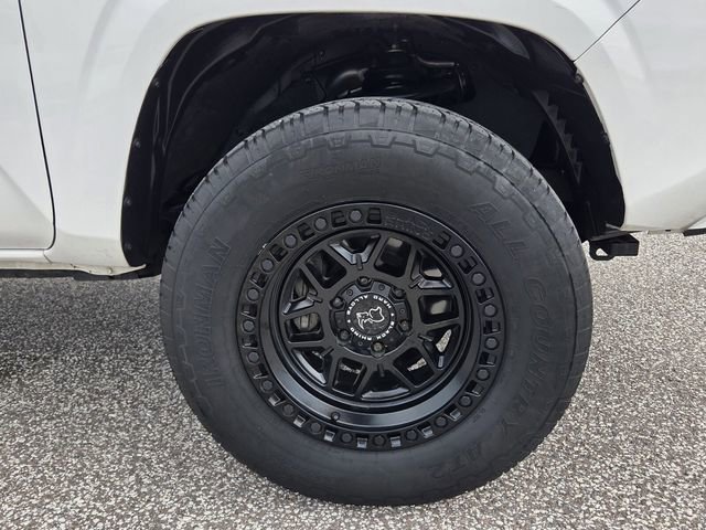 Used 2023 Toyota Tacoma SR5 RWD image 12