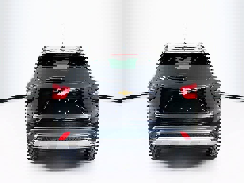 Used 2025 Chevrolet Trax LT w/ LT Convenience Package image 4