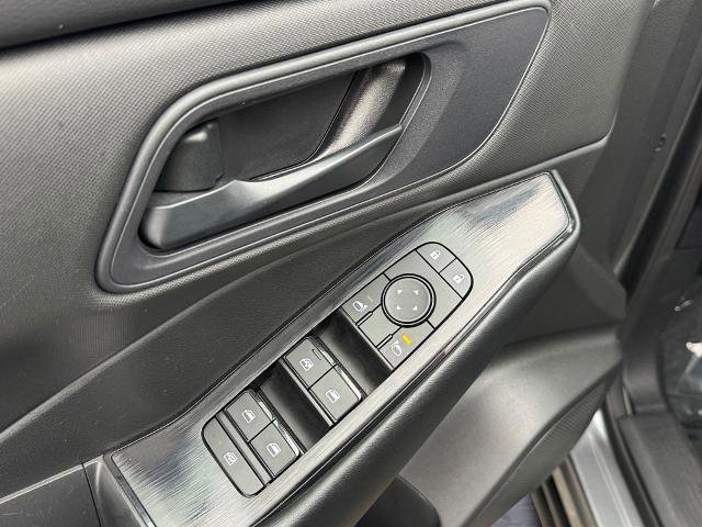 Used 2024 Nissan Rogue S image 13