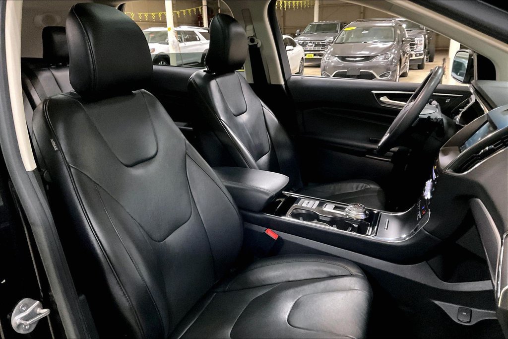 Certified 2019 Ford Edge Titanium w/ Equipment Group 301A AWD/4WD image 7