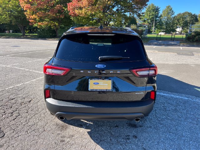 Certified 2025 Ford Escape ST-Line Select AWD/4WD image 9