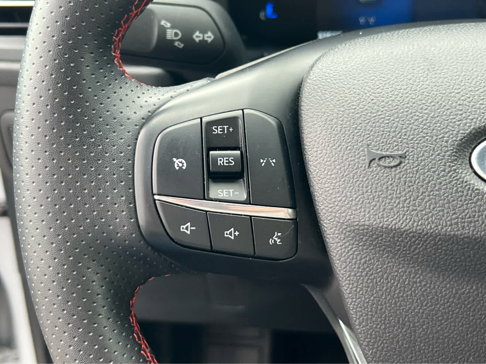 Certified 2025 Ford Escape ST-Line Select AWD/4WD image 32