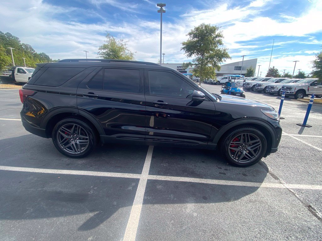 Certified 2025 Ford Explorer ST w/ Sun And Sound Package AWD/4WD image 8