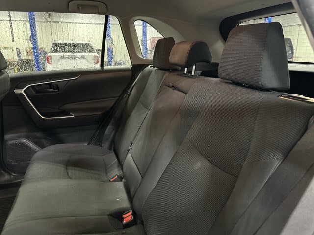 Used 2021 Toyota RAV4 LE FWD image 31
