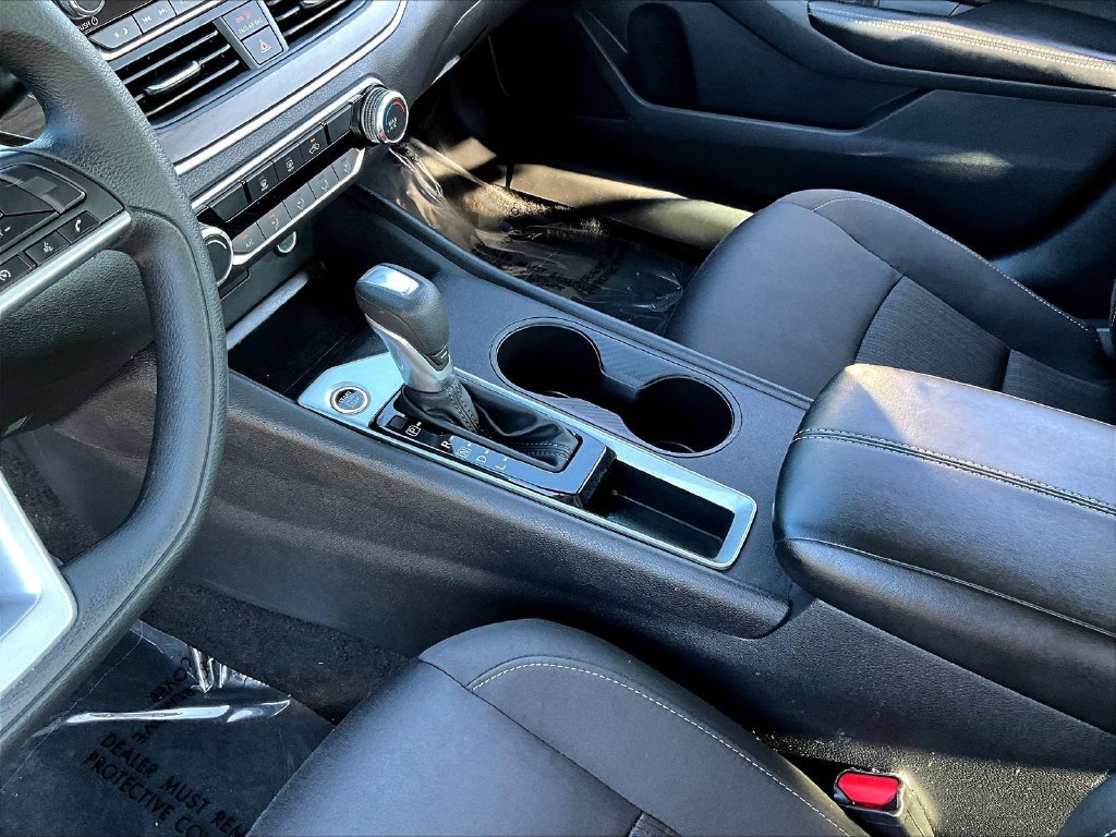Used 2025 Nissan Altima 2.5 SV FWD image 19