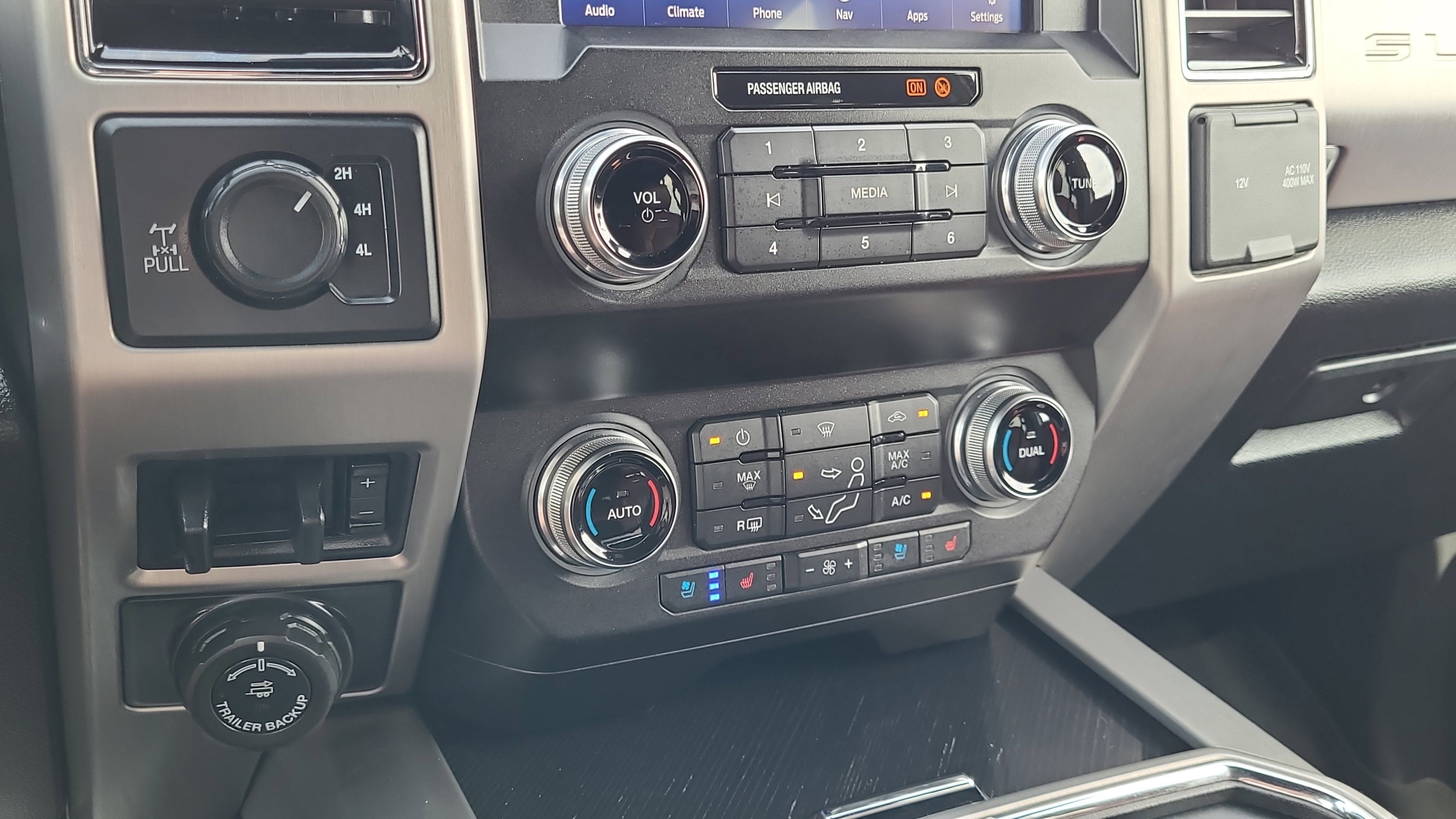 Certified 2020 Ford F350 Platinum w/ FX4 Off-Road Package AWD/4WD image 24