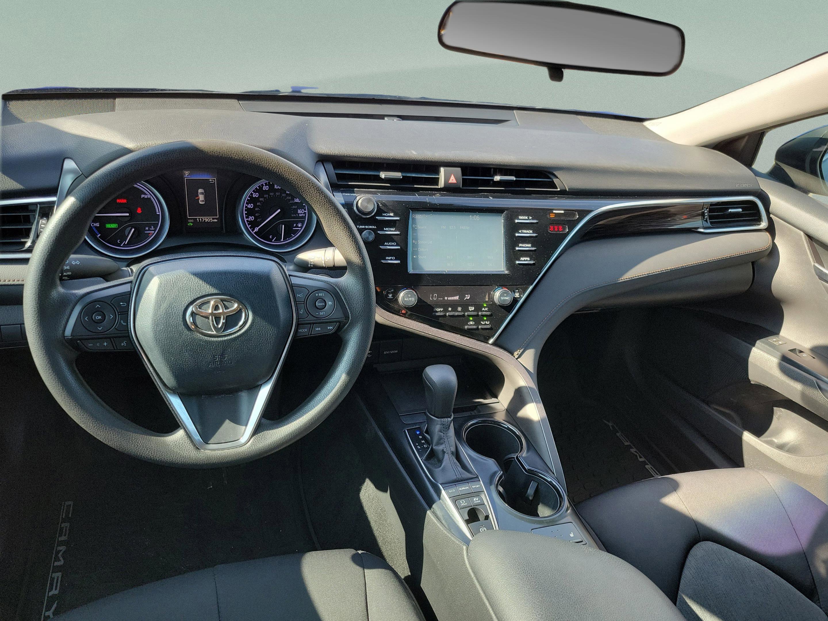 Used 2018 Toyota Camry LE image 19