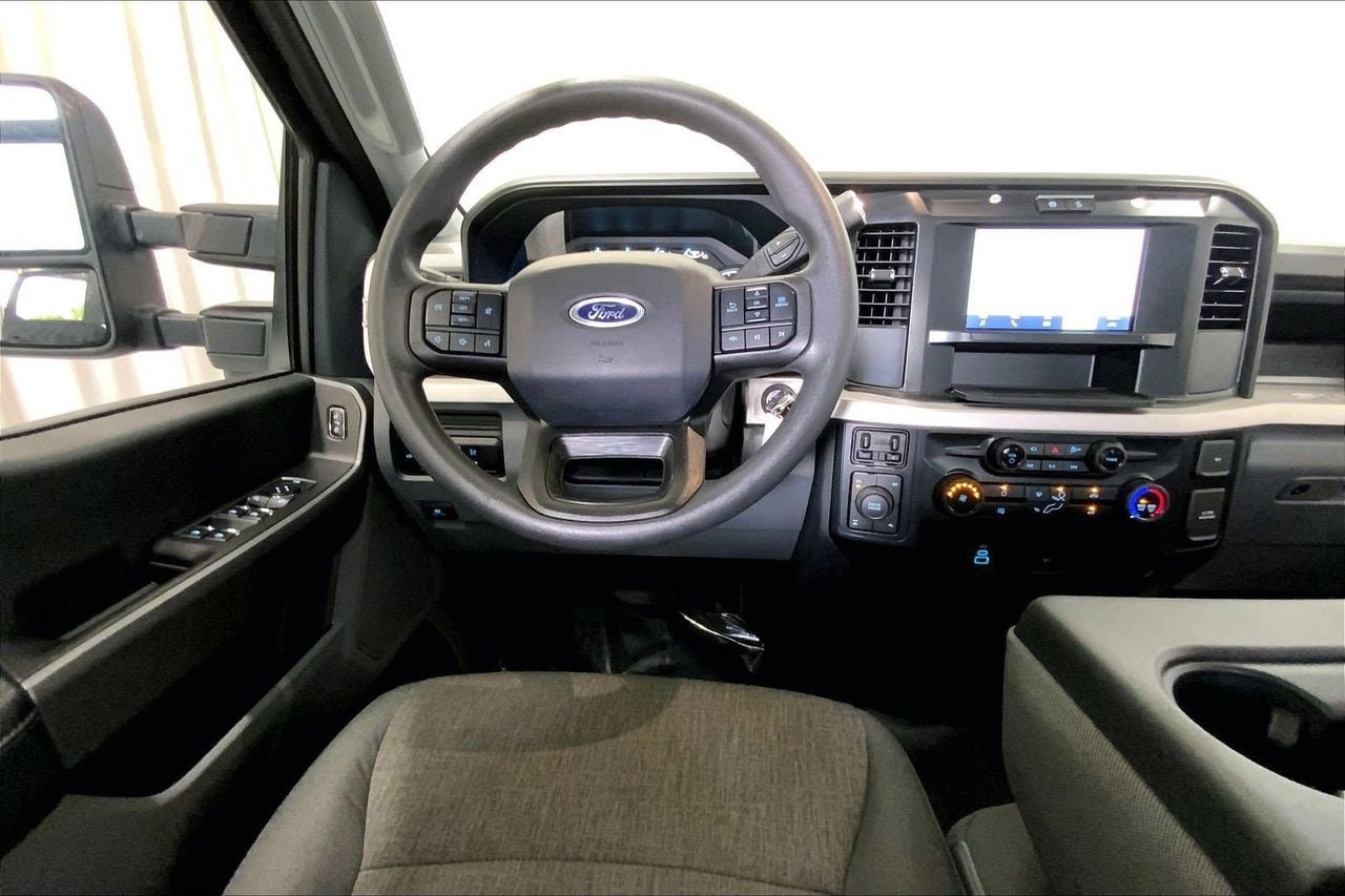 Certified 2025 Ford F250 XL w/ STX Appearance Package AWD/4WD image 4
