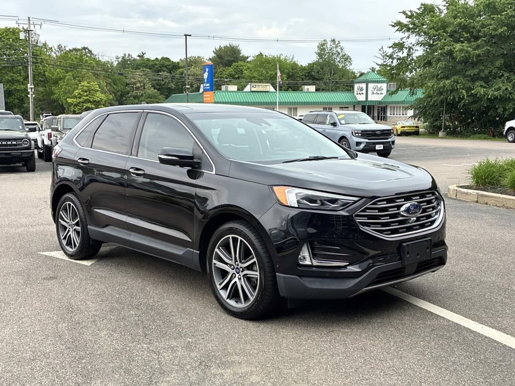 Certified 2019 Ford Edge Titanium w/ Equipment Group 301A AWD/4WD image 3