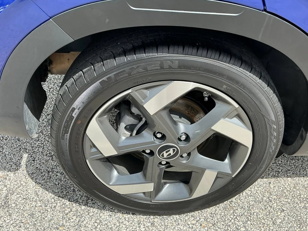 Used 2025 Hyundai Venue SEL FWD image 14