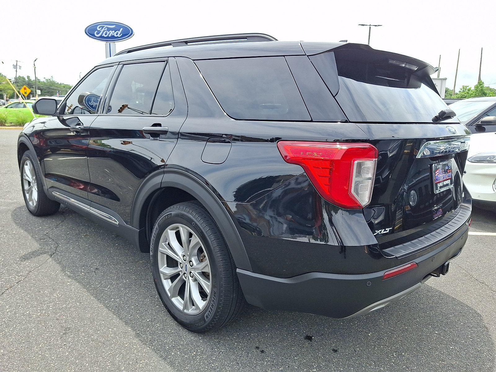 Certified 2023 Ford Explorer XLT w/ Equipment Group 202A AWD/4WD image 7