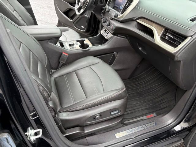 Used 2024 GMC Terrain Denali w/ Denali Premium Package AWD/4WD image 36