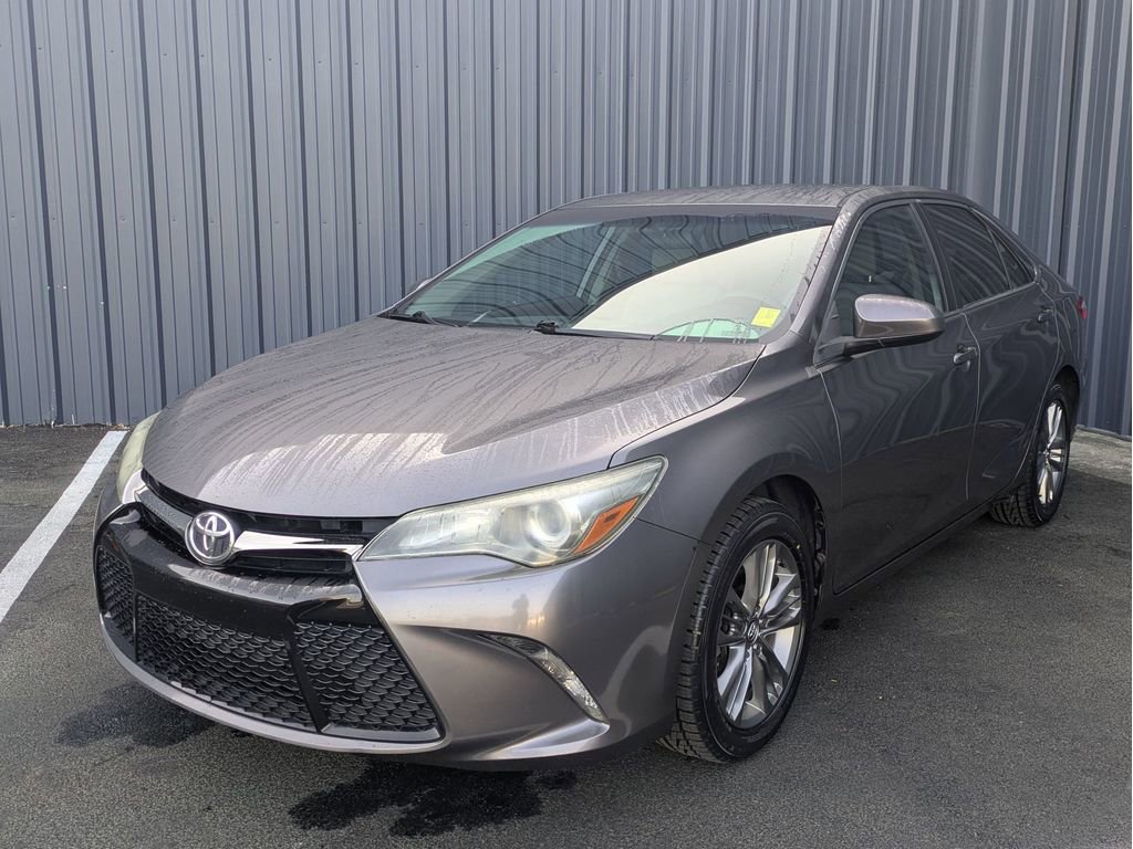 Used 2017 Toyota Camry SE image 2
