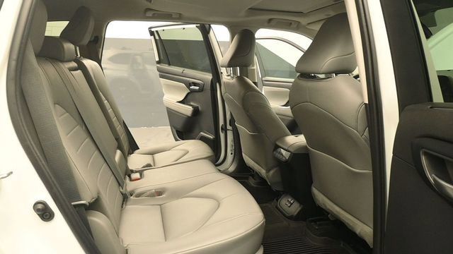 Used 2023 Toyota Highlander XLE AWD/4WD image 17