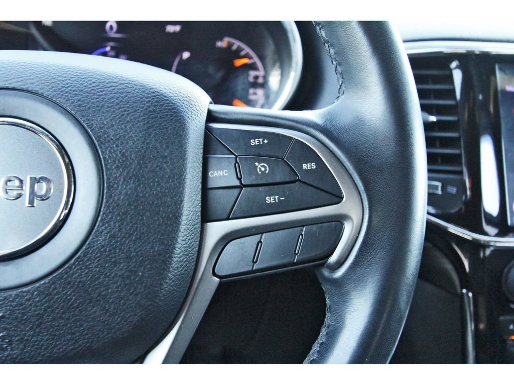 Used 2020 Jeep Grand Cherokee Laredo w/ 18" Wheel & 8.4" Radio Group image 24