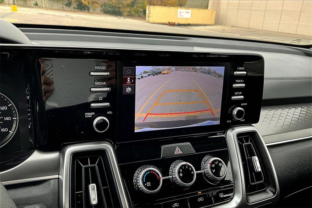 Used 2023 Kia Sorento LX image 21