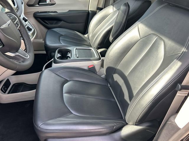 Used 2024 Chrysler Pacifica Touring-L image 26