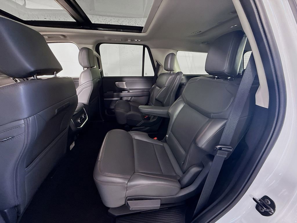 Certified 2025 Ford Expedition Active AWD/4WD image 5