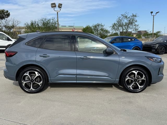 Certified 2023 Ford Escape ST-Line Elite w/ Premium Technology Package AWD/4WD image 6