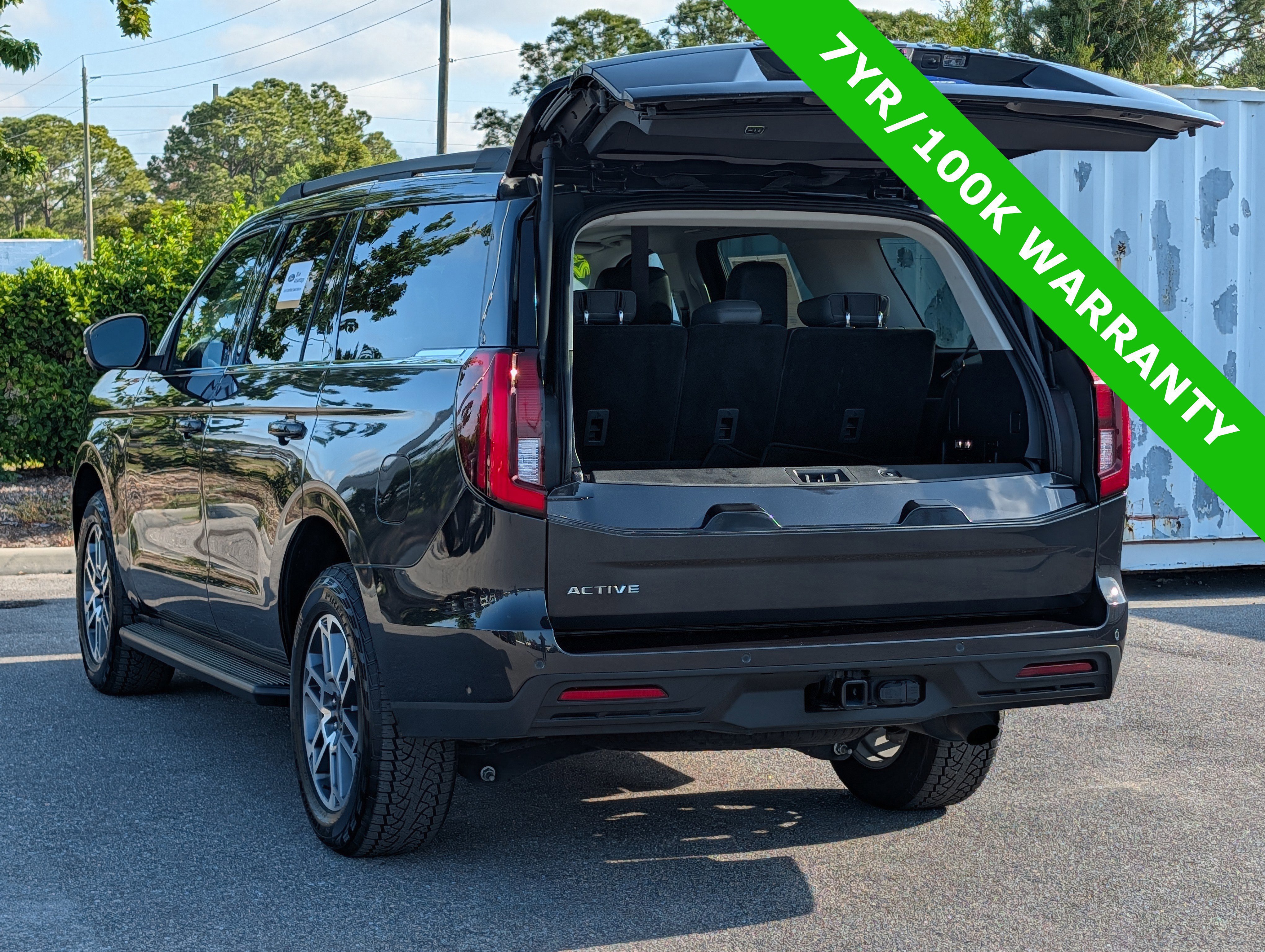 Certified 2025 Ford Expedition Active AWD/4WD image 3