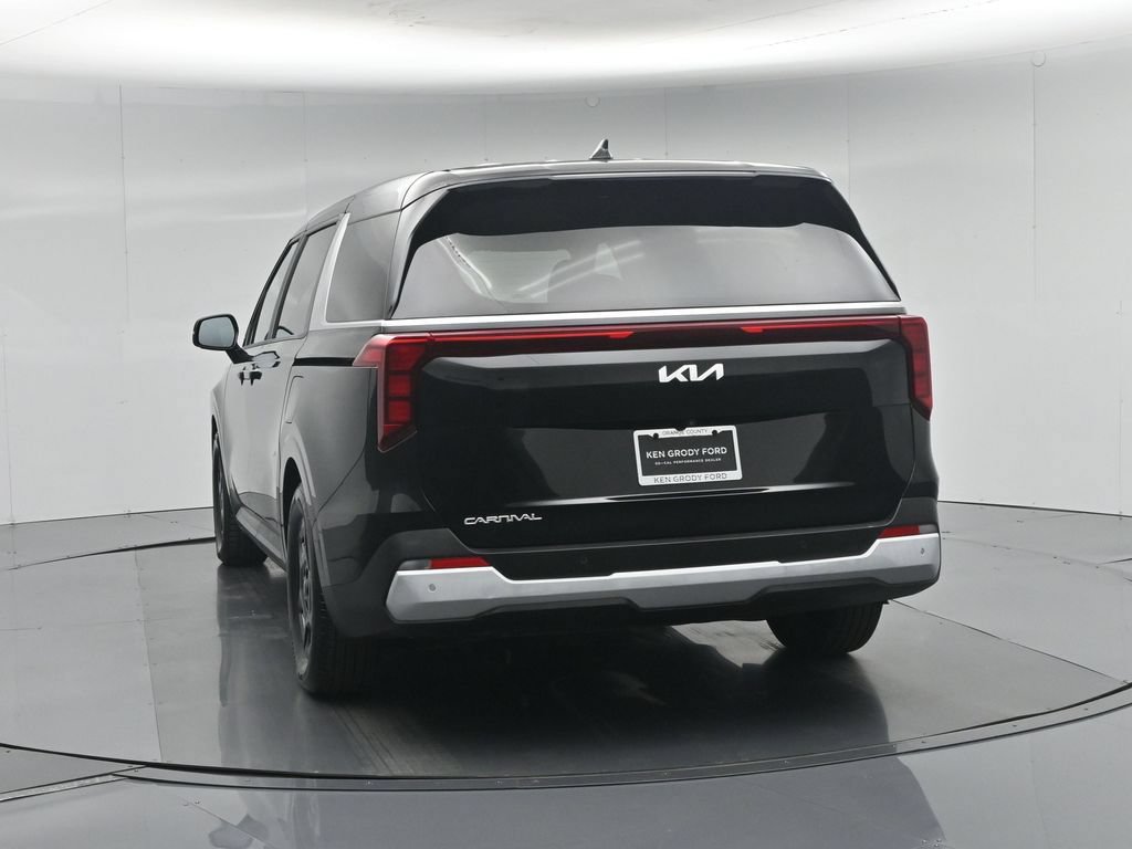 Used 2026 Kia Carnival FWD image 32