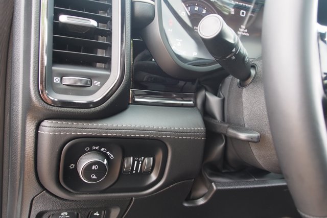 Used 2025 RAM 1500 Limited AWD/4WD image 23