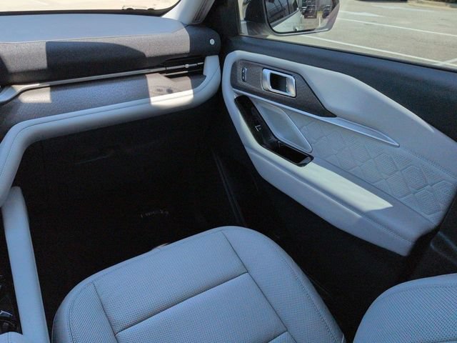 Certified 2025 Ford Explorer Platinum w/ Ultimate Package AWD/4WD image 17