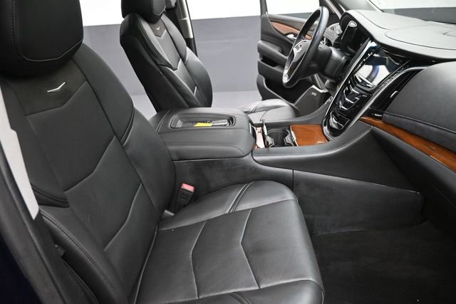 Used 2018 Cadillac Escalade Luxury AWD/4WD image 29