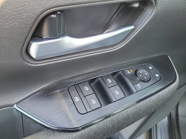 Used 2025 Nissan Kicks SV w/ Charging Package FWD image 17