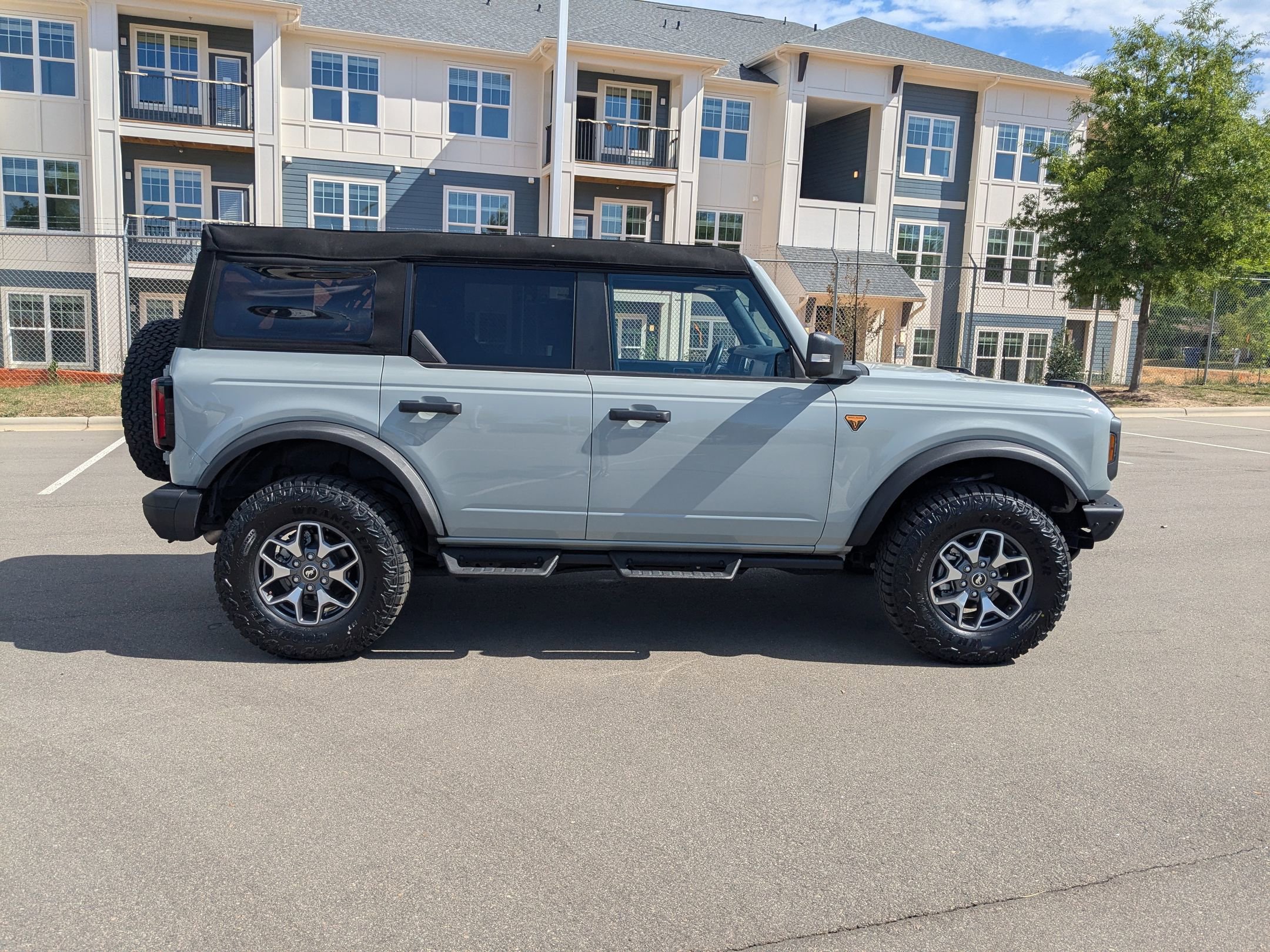 Certified 2024 Ford Bronco Badlands AWD/4WD image 3
