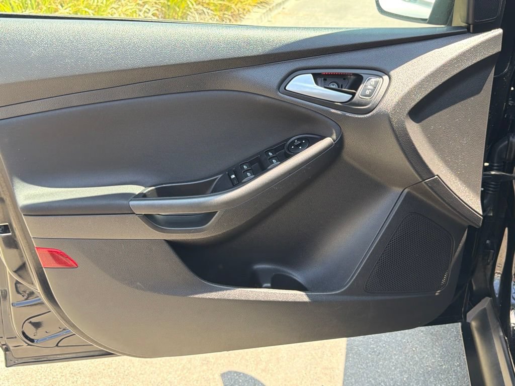 Certified 2017 Ford Focus SEL FWD image 21