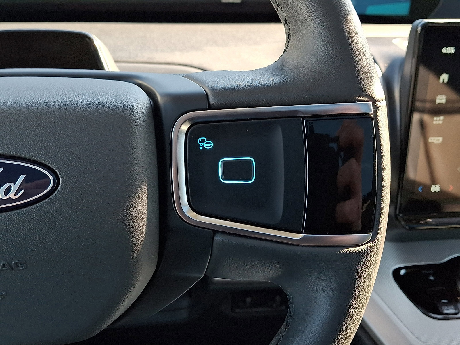 Certified 2025 Ford Expedition Active image 24