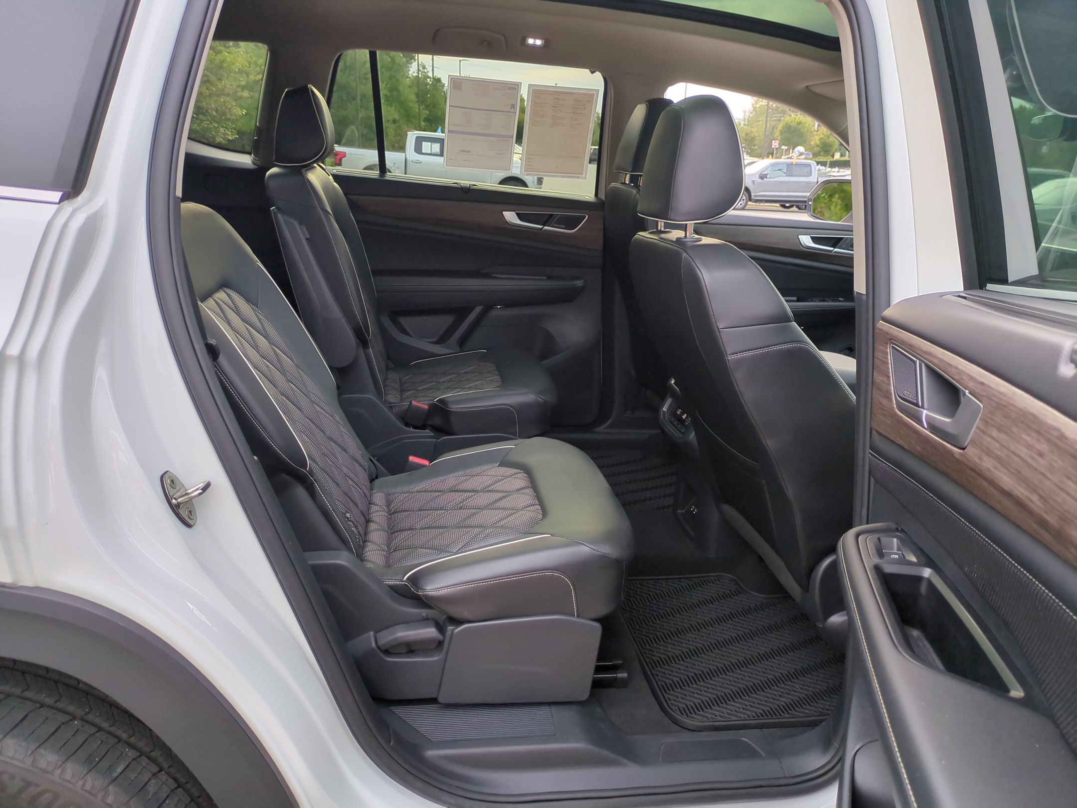 Used 2024 Volkswagen Atlas SEL Premium R-Line AWD/4WD image 37