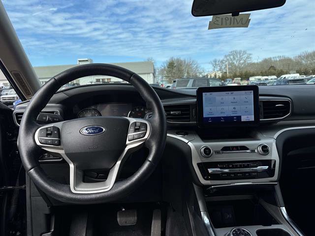 Certified 2022 Ford Explorer XLT w/ Equipment Group 202A image 7