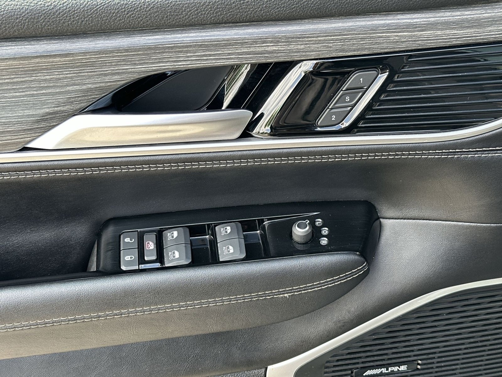 Used 2024 Jeep Wagoneer Series III AWD/4WD image 16