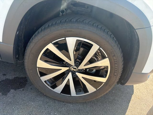 Used 2022 Volkswagen Taos SE w/ IQ.Drive SE Package AWD/4WD image 4
