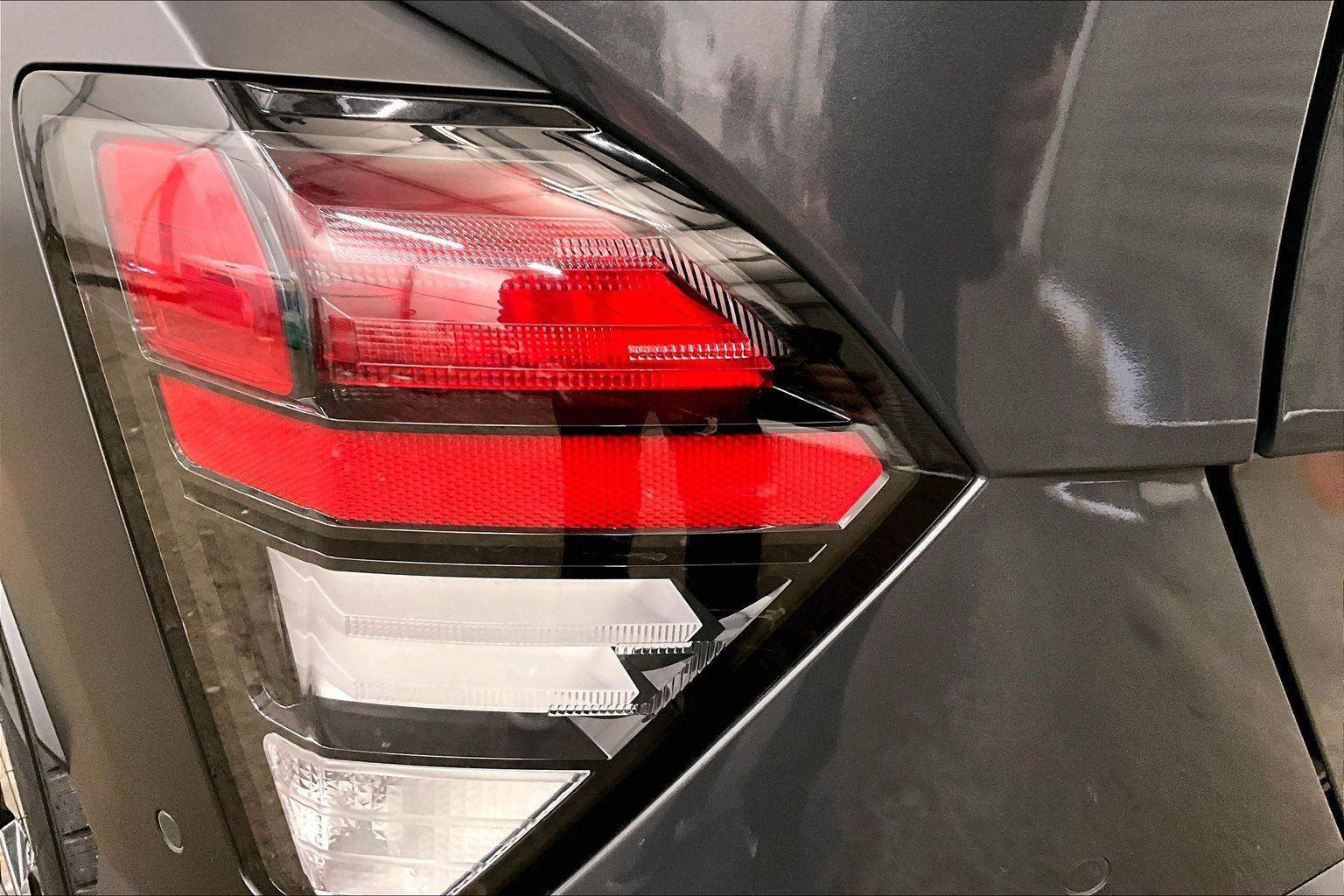 Used 2024 Hyundai Kona Limited image 28