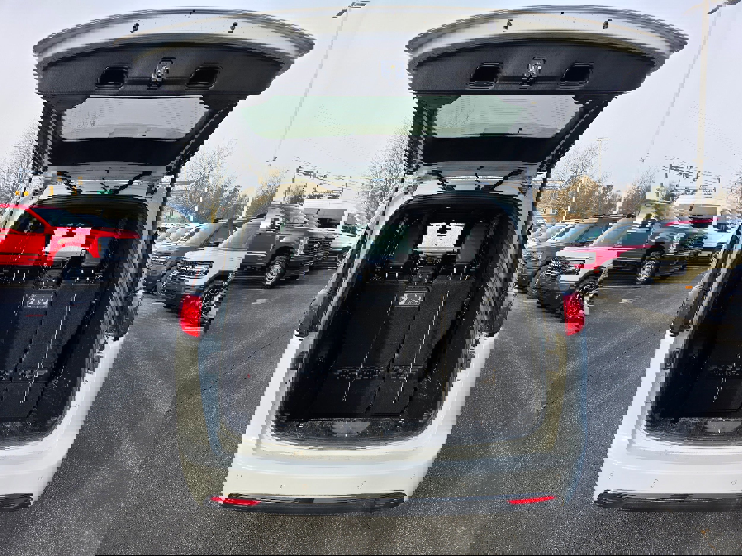 Used 2018 Chrysler Pacifica Touring-L Plus image 7