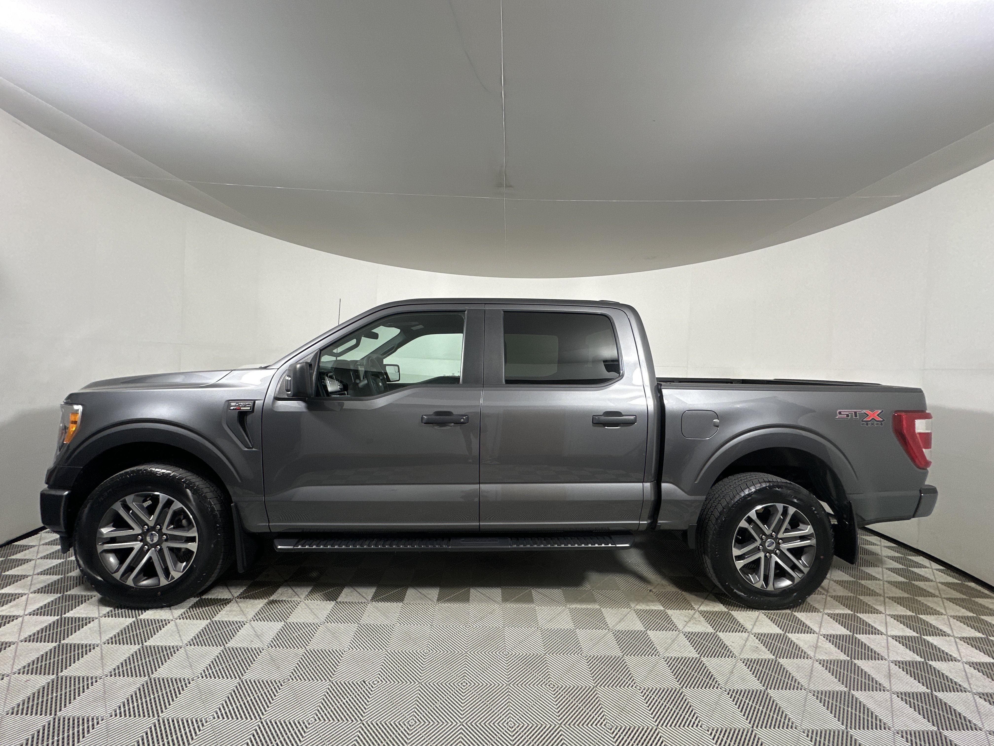 Certified 2022 Ford F150 XL w/ STX Appearance Package AWD/4WD image 4