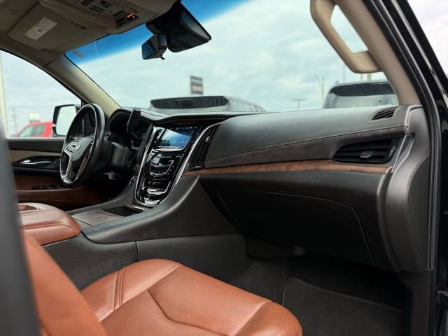 Used 2019 Cadillac Escalade Premium Luxury image 31