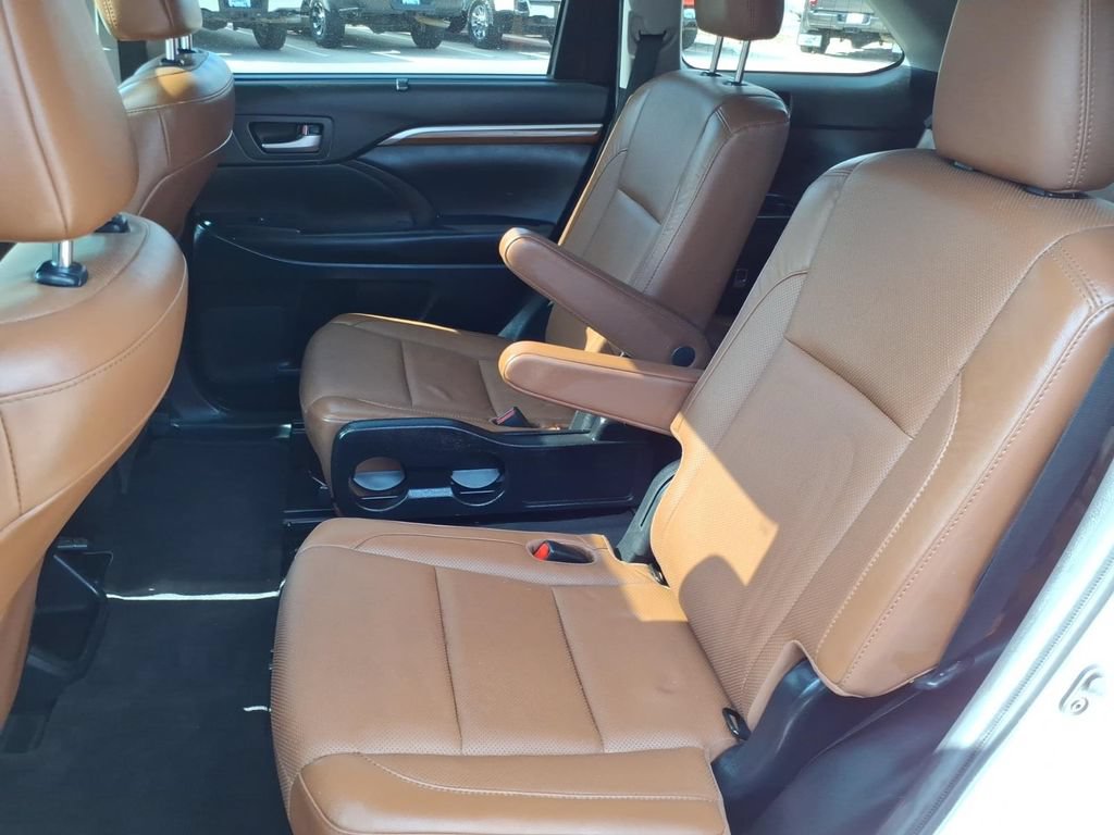 Used 2019 Toyota Highlander Limited FWD image 16
