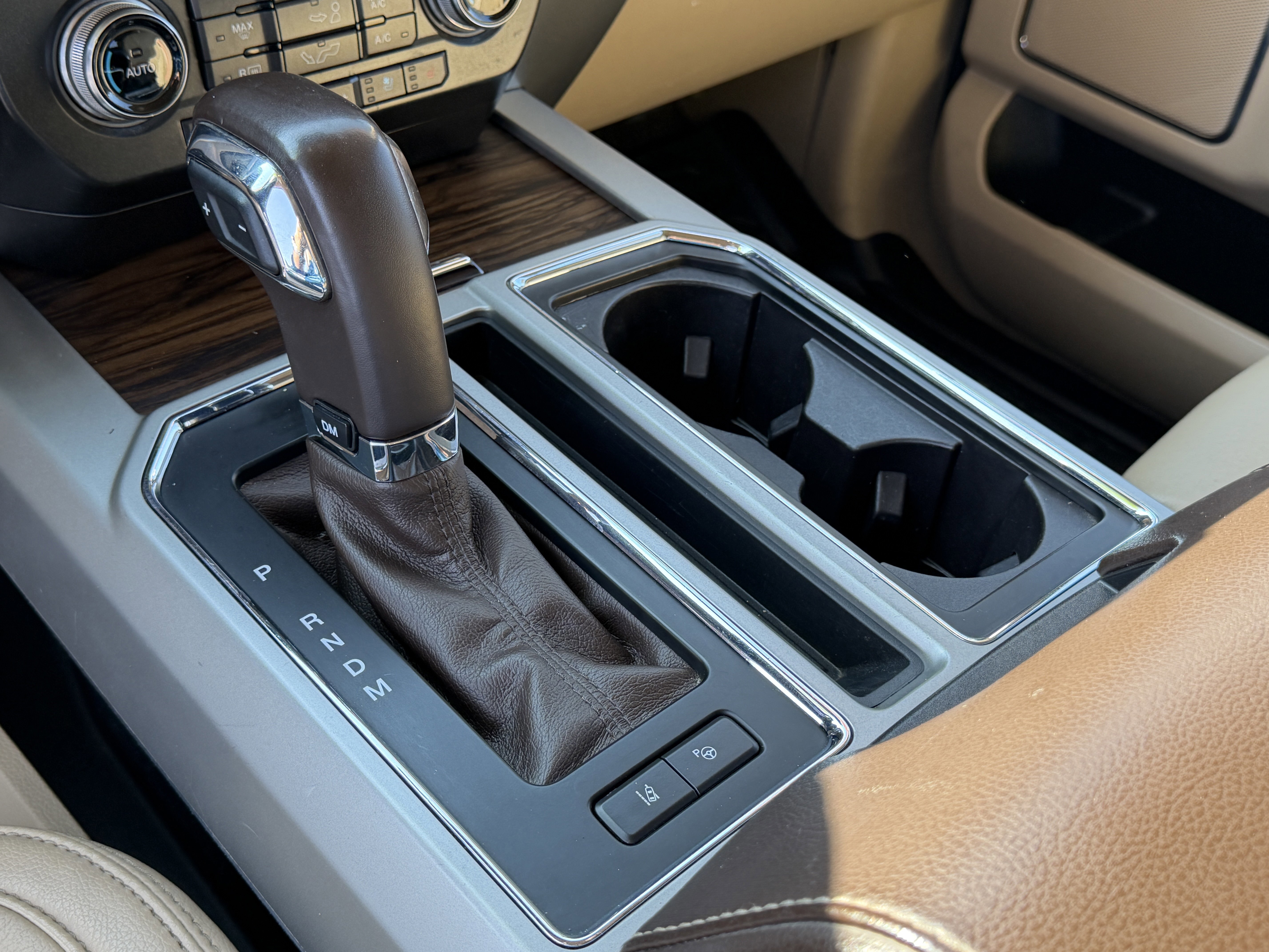 Certified 2019 Ford F150 Lariat w/ Equipment Group 502A Luxury image 16