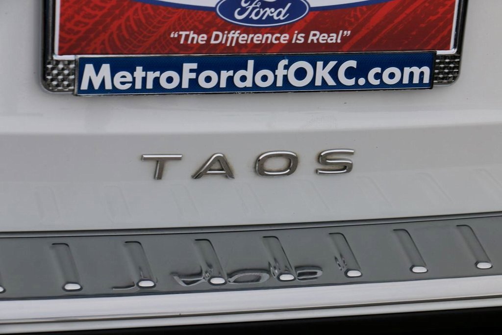 Used 2023 Volkswagen Taos SE w/ Panoramic Sunroof Package image 9