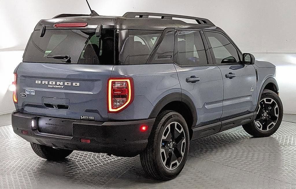 Certified 2024 Ford Bronco Sport Outer Banks w/ Tech Package AWD/4WD image 3